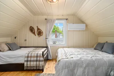 Upstairs, there’s a queen bedroom, plus a large bunk-style room with six twin beds, including two trundles—a dream setup for kids, cousins, and sleepovers.