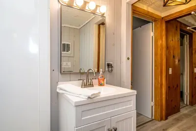 21 Island Drive - image 14 of 30