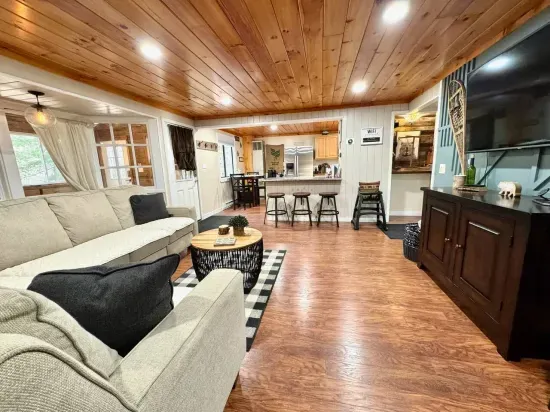 Winter Cabin- Pet Friendly, Fireplace, Near Skiing - image 2 of 52