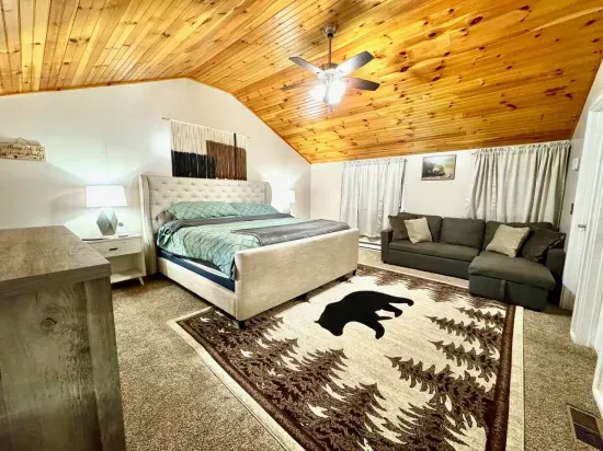 Winter Cabin- Pet Friendly, Fireplace, Near Skiing - image 11 of 52