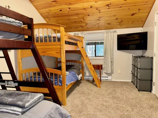 Winter Cabin- Pet Friendly, Fireplace, Near Skiing - image 13 of 52