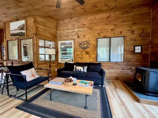 Winter Cabin- Pet Friendly, Fireplace, Near Skiing - image 6 of 52