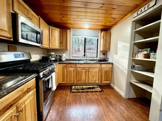 Winter Cabin- Pet Friendly, Fireplace, Near Skiing - image 9 of 52