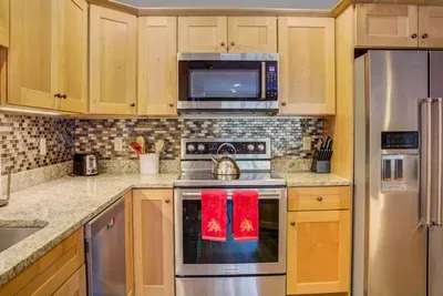 Beautiful clean fully equipped kitchen
