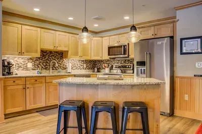 Beautiful clean fully equipped kitchen