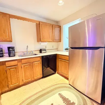 3 BR Condo With Fireplace, Pool, Spacious! - image 22 of 34