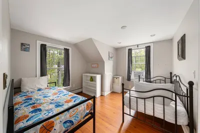 Bright twin room perfect for kids or friends.