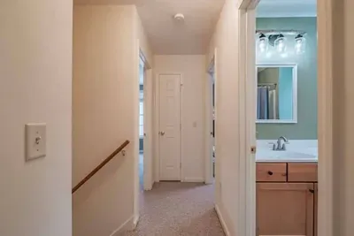 Full Bath (Upstairs): Tub/shower combo, bright and clean