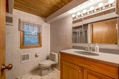 204 Linderhoff - image 17 of 19