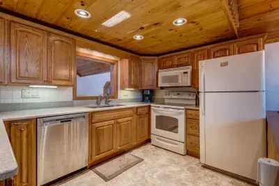 204 Linderhoff - image 7 of 19