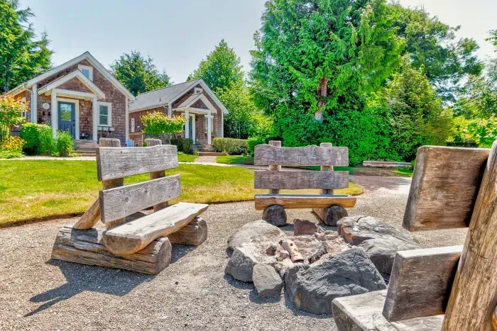 Communal fire pit with FREE fire wood in Beach Camp park right outside.