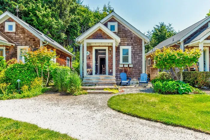 Relax on your Adirondack chairs and listen to the ocean. This dog-friendly cottage is the perfect spot for a romantic morning coffee or sunset wine.