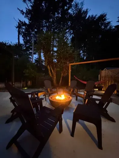 The perfect spot for coastal storytelling. Gather around the warm glow of the gas fire pit bowl in comfortable Adirondack chairs, or kick back in the background hammock to relax under the stars.