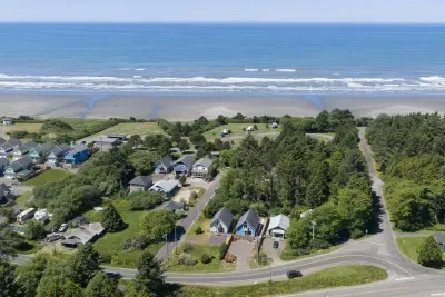See how close you are to the coast! The cottage is just a quiet, 5-minute walk to the wide-open beach, offering endless opportunities for beachcombing, clamming, exploring the shoreline, or just relaxing by the ocean waves.