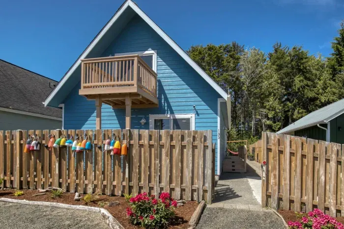 Seagulls Beach House - Hot Tub & Steps to Beach - image 31 of 36
