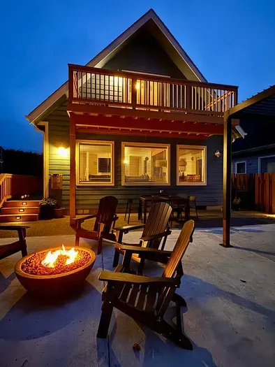 Coastal nights done right! Gather around the warm glow of the gas fire pit bowl in comfortable Adirondack chairs, enjoy the ambient lighting, and listen to the nearby ocean waves under the stars.