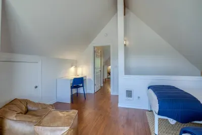 Seagulls Beach House - Hot Tub & Steps to Beach - image 19 of 36