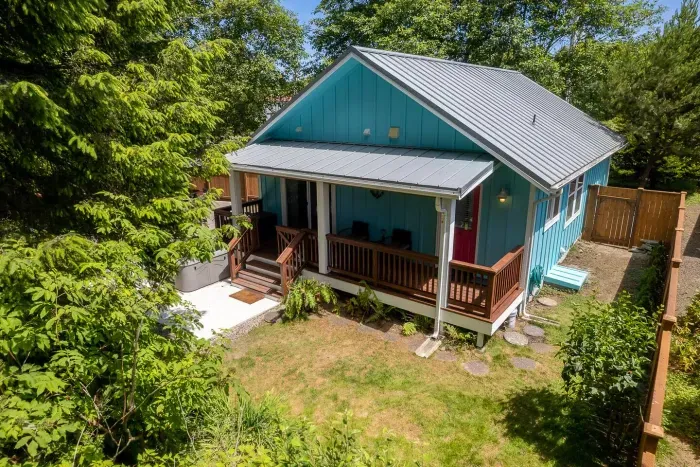 An enclosed backyard to enjoy the relaxing setting under the trees, listen to the birds sing and the ocean roar. 