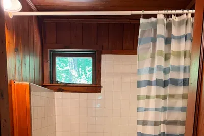 Bathroom with tub/shower