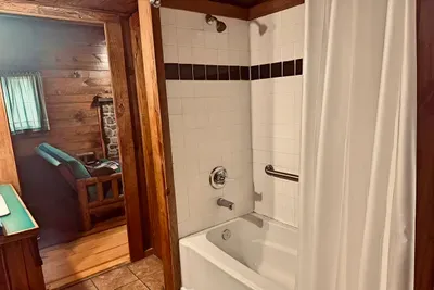 Full Bathroom-Tub/Shower