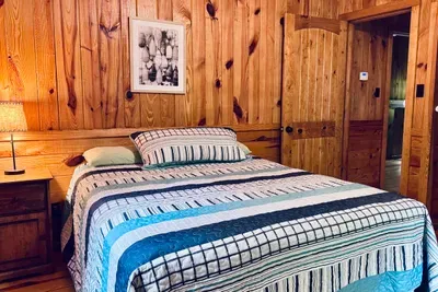Bedroom 2 - queen bed
