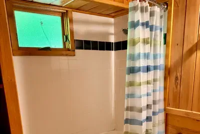 Jetted tub/shower