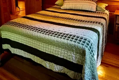 Bedroom 1- Queen bed