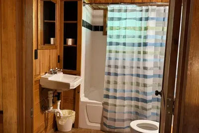 Upstairs bathroom - Jetted tub/shower