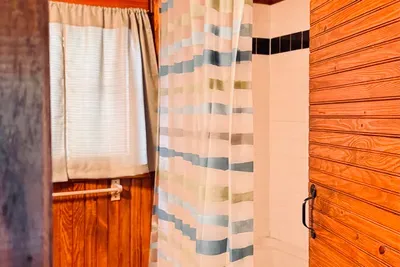 Jetted tub/shower