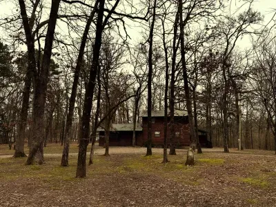 Rustic Fantastic—your Hochatown / Broken Bow getaway in the woods 