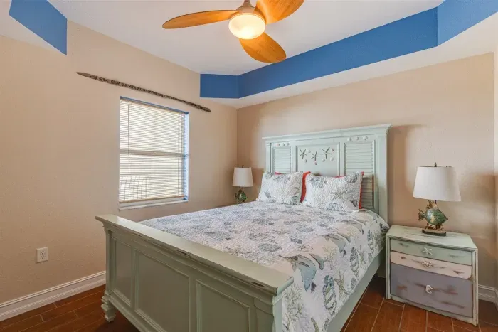 Guest Bedroom - Queen bed