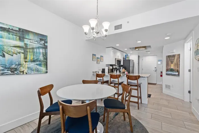 Dining room to kitchen