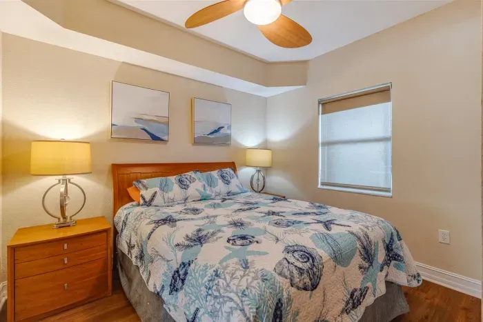 Queen Bed - Guest room