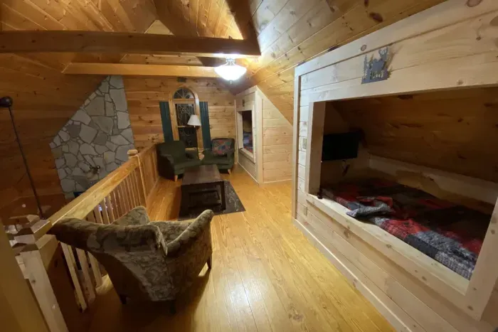 Cabin 2. Built in beds loft 