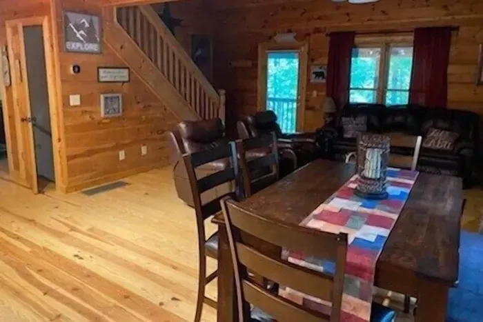 Cabin 2 dining room 