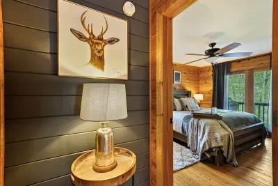 Hall/King Bedroom