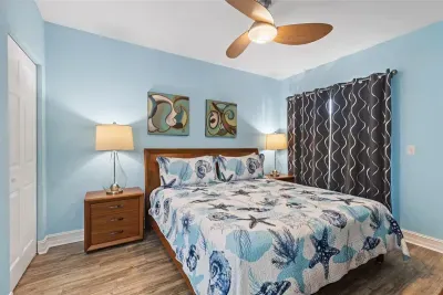 Primary bedroom - king bed