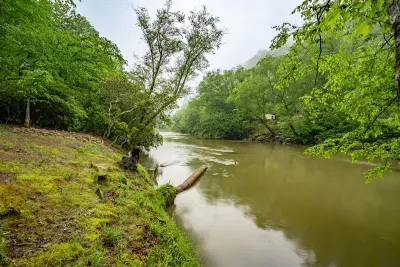 Great Escape River Retreat - image 17 of 54