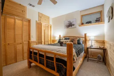 Additional guest room on the basement level, queen bed