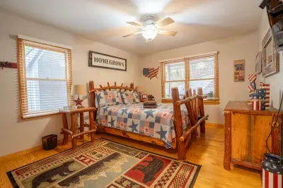 Guest room on the main floor, Queen bed