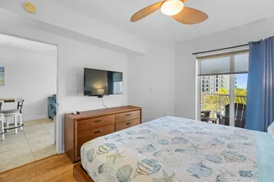 Master Bedroom, King bed