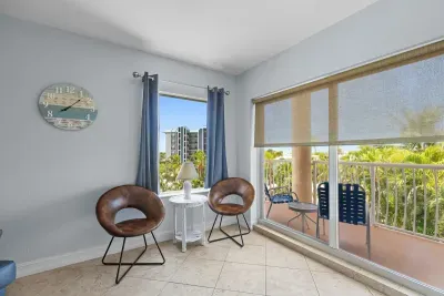 Coastal Serenity - Relaxing Beach Retreat - image 24 of 40
