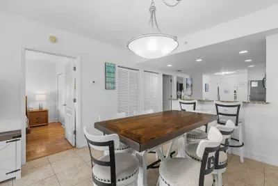 Seating for 6 with additional 2 bar stools