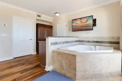 Soaking Tub, quick note; the jets are currently not operational