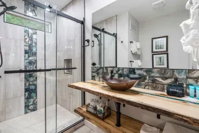 The serene studio offers space & privacy. Walk in shower 