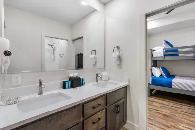 Freshen up with the Jack & Jill ensuite’s double vanity & shower/tub combo