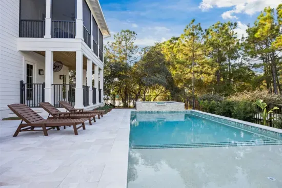 Shared pool at Magnolia Mooring