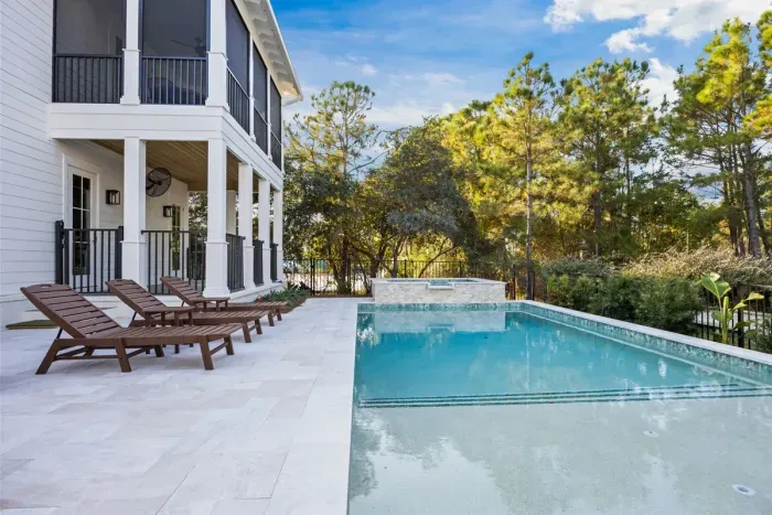 Shared pool at Magnolia Mooring