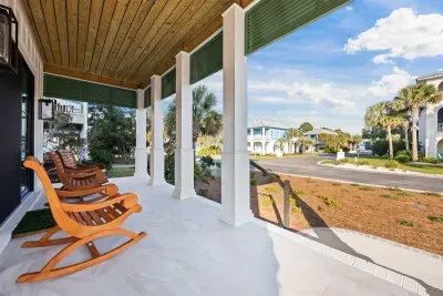 Front porch (alternate view)