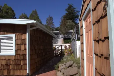 Downing Cottage Lodge Hill - image 6 of 26